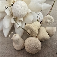 sukkerpynt-klokker-kugler-vat-klokke-gammelt-julestads-julepynt